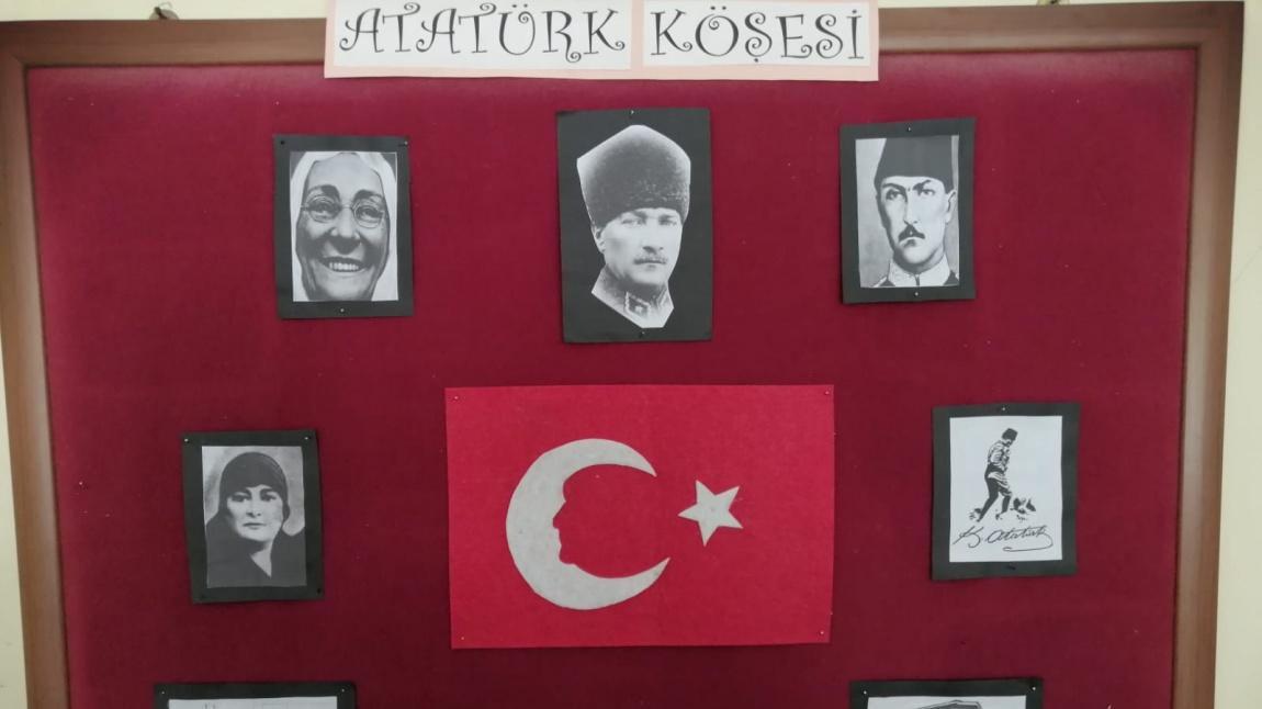 5/A Sınıfı Atatürk Köşesi Panosu