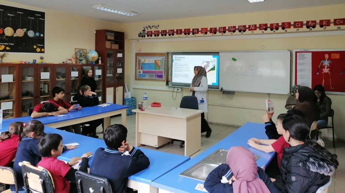 Öğrencilerimize Kırım Kongo Kanamalı Ateşi Hastalığı Hakkında Bilgilendirme Eğitimi Verildi